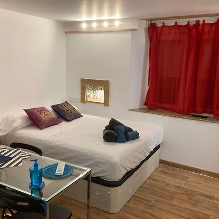 Malaguena Salerosa "Apartamento - Estudio Con Terraza" En Casa Tipica De 1 A 4 Dormitorios Μάλαγα Εξωτερικό φωτογραφία