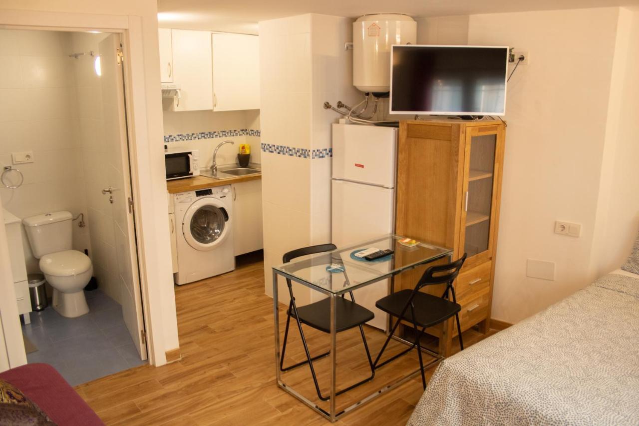 Malaguena Salerosa "Apartamento - Estudio Con Terraza" En Casa Tipica De 1 A 4 Dormitorios Μάλαγα Εξωτερικό φωτογραφία