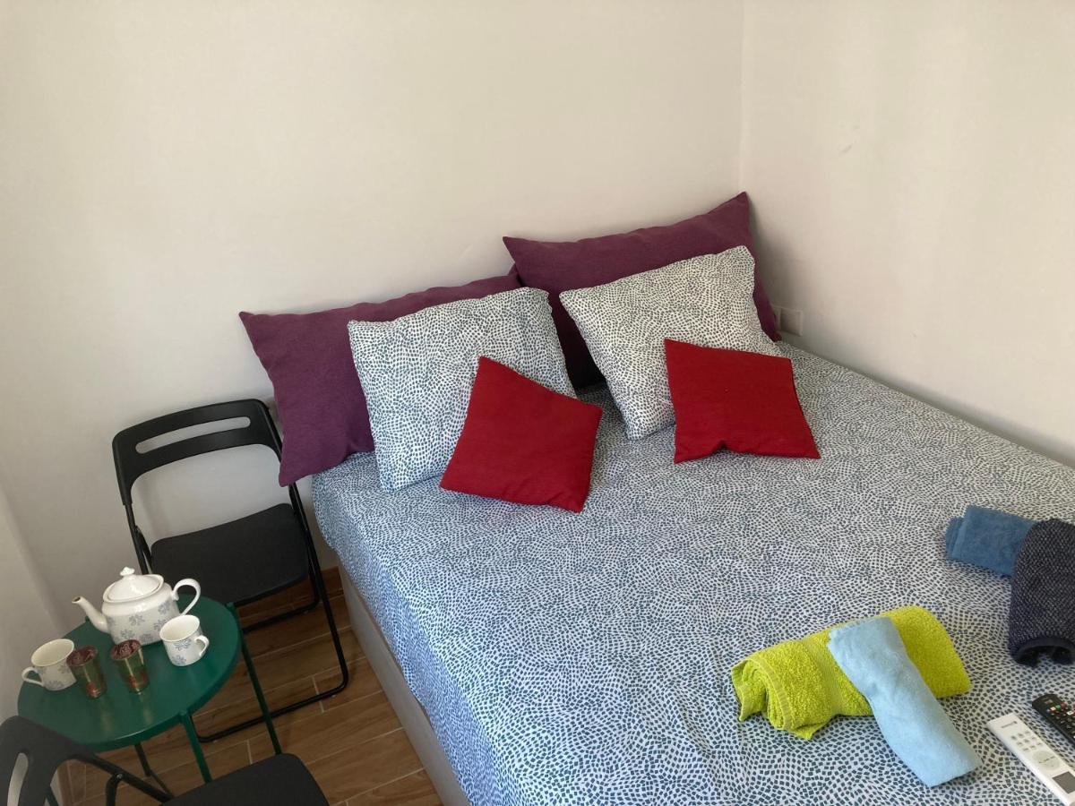 Malaguena Salerosa "Apartamento - Estudio Con Terraza" En Casa Tipica De 1 A 4 Dormitorios Μάλαγα Εξωτερικό φωτογραφία